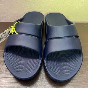 OOFOS Women's Sandals in Navy Blue